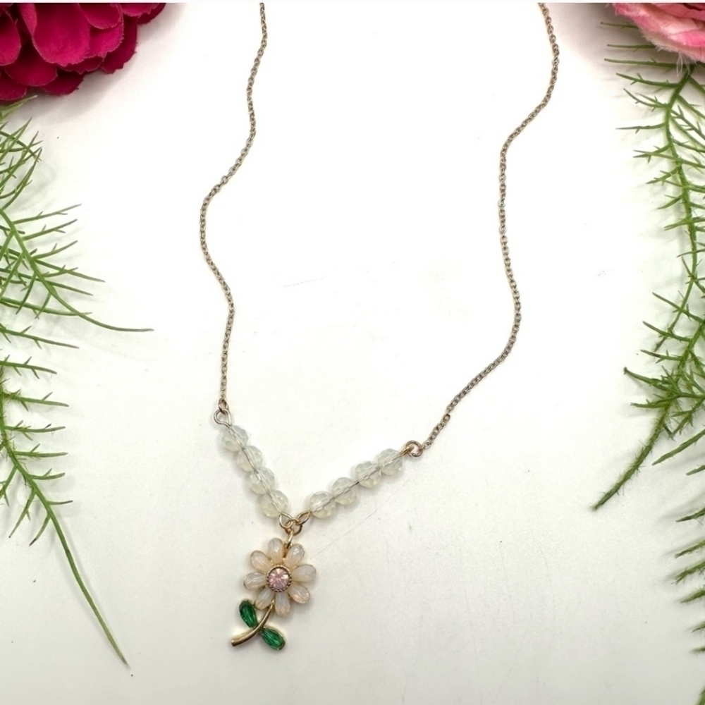 NEW⚜️”Adaline” Opalescent Flower Charm Necklace - Picture 3 of 9
